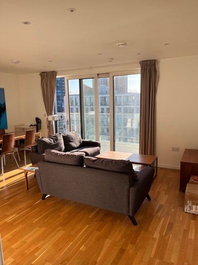 Beautiful Top Floor Flat - East Village, Stratford Main Photo