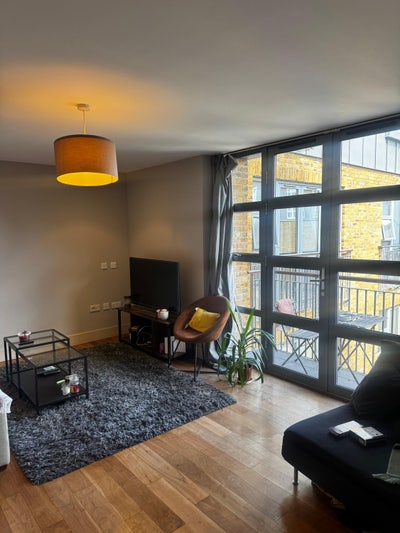 1 double bed near nine elms station (6- month let) Main Photo