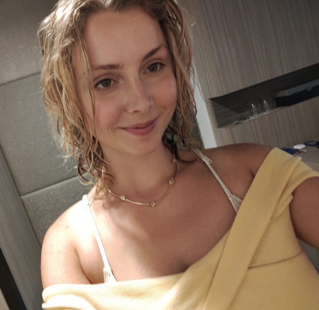 Female student looking for peaceful, clean home Main Photo