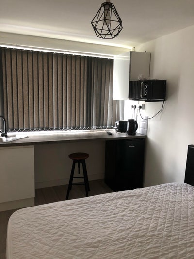 Studio room with en-suite  Main Photo