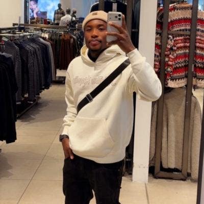 Professional Male seeks a double room Main Photo