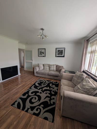 Shared 2 bedroom flat. Main Photo