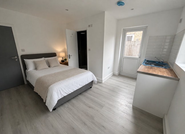 Private Garden Studio – 5 mins to Leyton Station   Main Photo