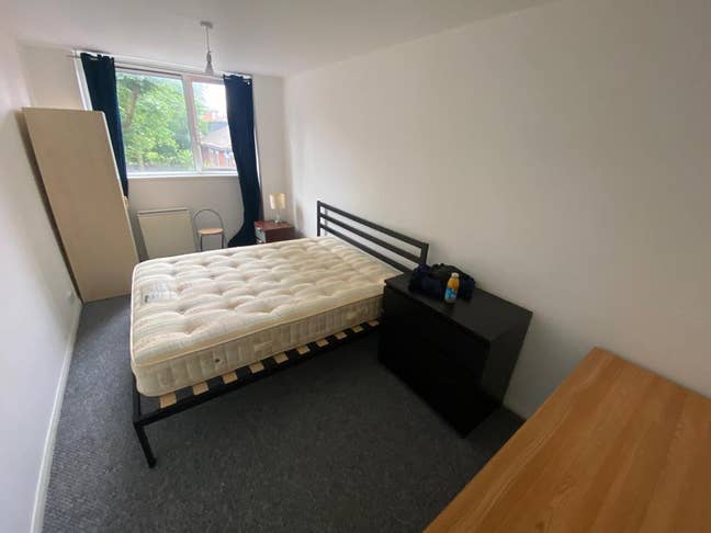 Room to rent Main Photo