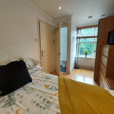 Double Room with Ensuite Main Photo