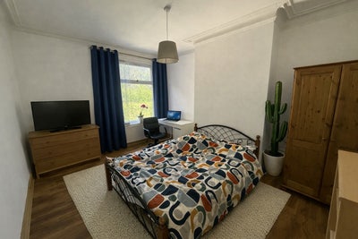 Spacious Room Close to City Centre Main Photo