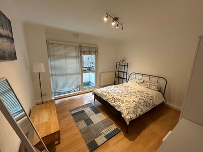 Large balcony Room Nine Elms / Vauxhall SW8!  Main Photo