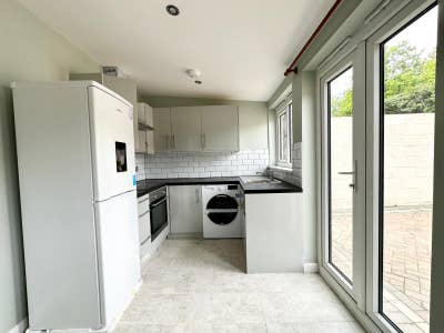 3 Rooms Available inc Ensuite | Near Station 🏡 Main Photo