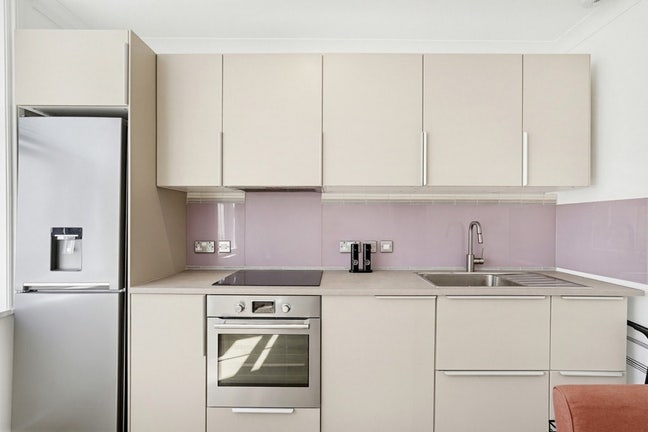 ✨ Stunning 1-Bed Flat in Waterloo Main Photo