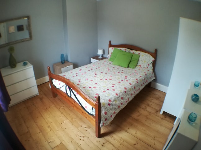 Beautiful Ensuite Double Bedroom-Central Taunton Main Photo