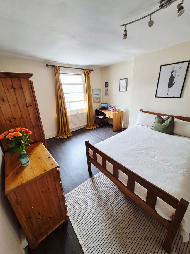 2 DBL, friendly flat, Sheperds Bush Main Photo