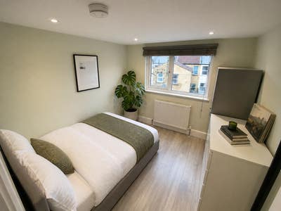 Two Rooms All Bills 🛏  - Huge Lounge & Garden 🌳  Main Photo