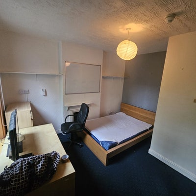 Spacious Double Rooms Available Main Photo