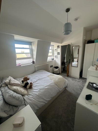 Ensuite room in a girly house  ✨ Main Photo