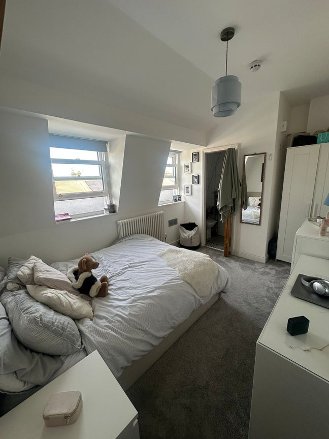 Ensuite room in a girly house  ✨ Main Photo