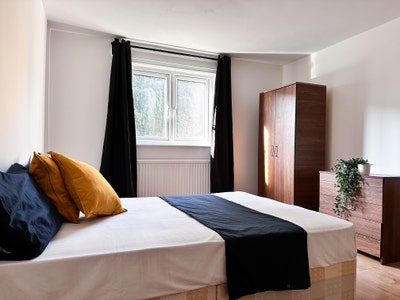 Single & Spacious Double Room in Westbourne Park Main Photo