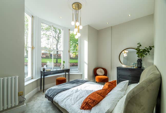 High-end Boutique En-suite Main Photo