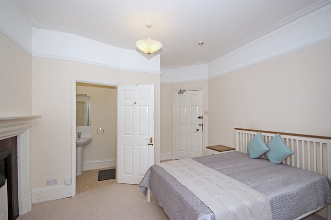 En-suite bedroom available now in Summertown  Main Photo