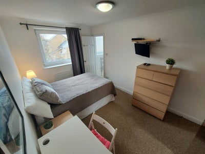 Double Room with Ensuite Main Photo