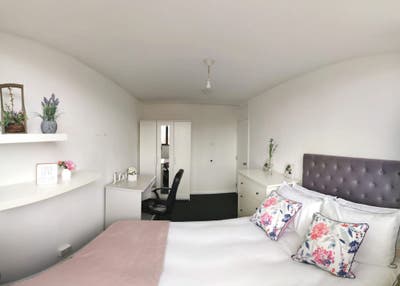 Refurbished room by Old street - N1 Main Photo