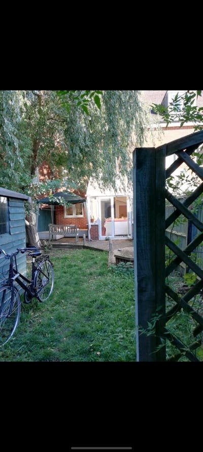 Cozy room in friendly house Main Photo