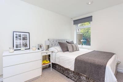 ⭐️ Bright Double Room | Shepards Bush ⭐️ Main Photo