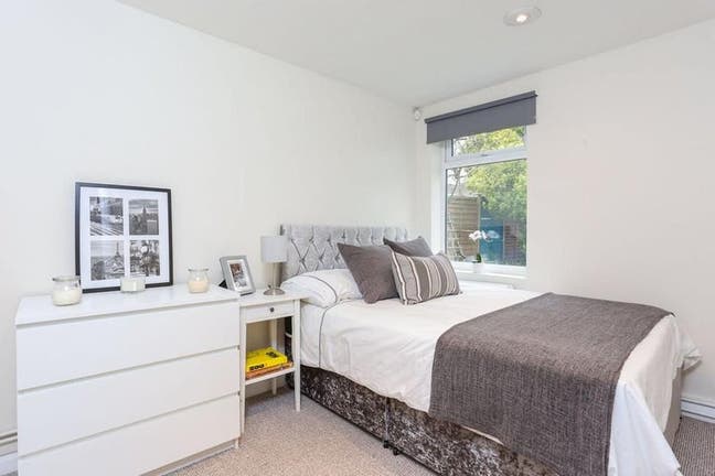 ⭐️ Bright Double Room | Shepards Bush ⭐️ Main Photo