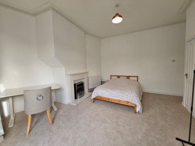 Luxury Spacious Ensuite Room Main Photo