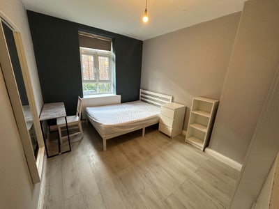 Lovely Room Next The River! Main Photo