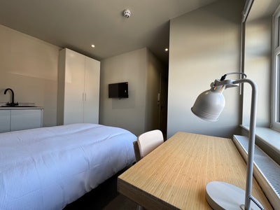 Luxury En-Suite Room | Professionals | Parking Main Photo