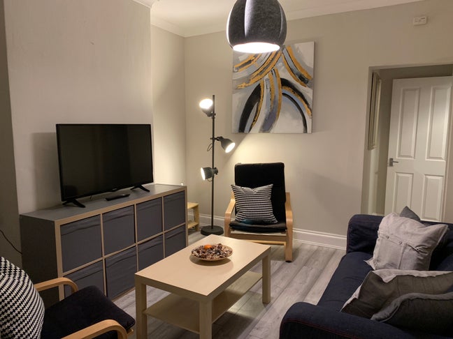 Lovely Double Room /Seperate private bathroom Main Photo