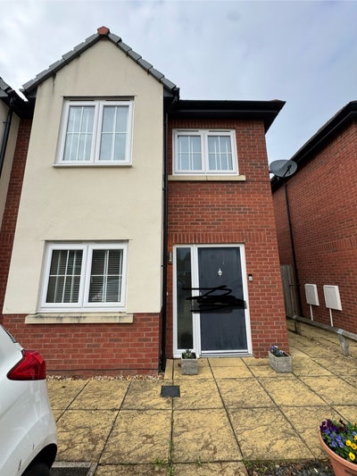 Room to rent in a lovely Semi Detached house Main Photo