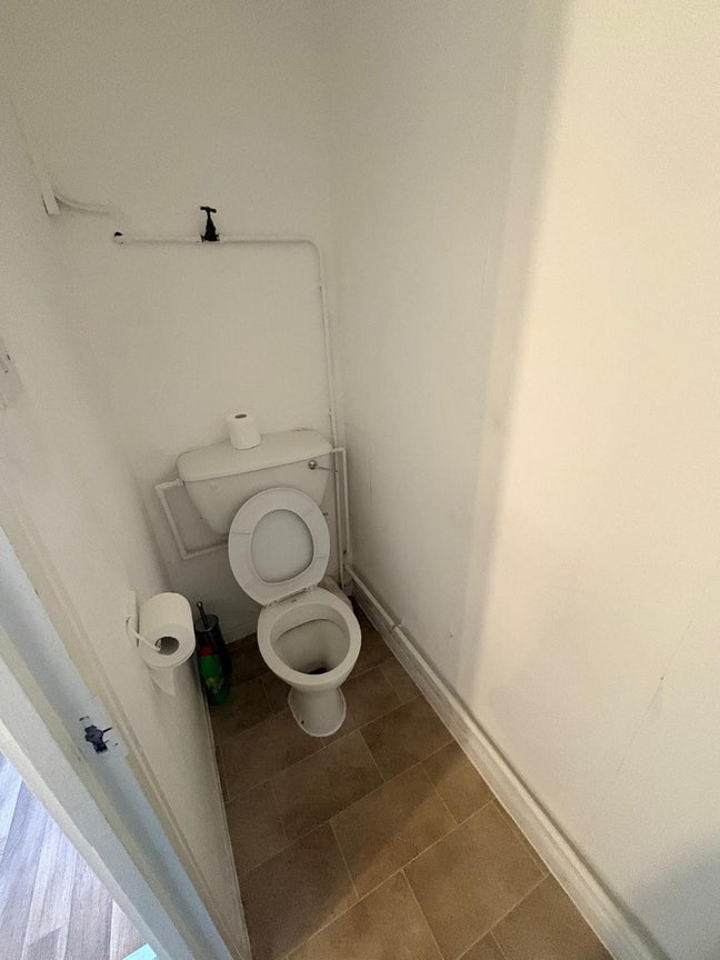 Double Rooms To Rent  Main Photo