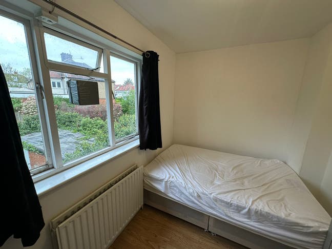 4 rooms – Middlesex uni start &pound;750 bills included  Main Photo
