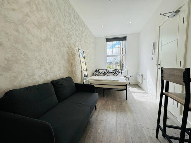 Stylish Self-Contained Living – N16 – Vibrant Lond Main Photo