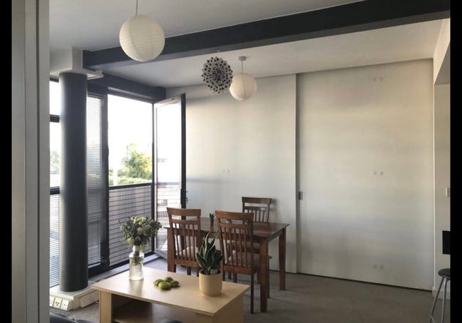 1 Double Room Available Main Photo