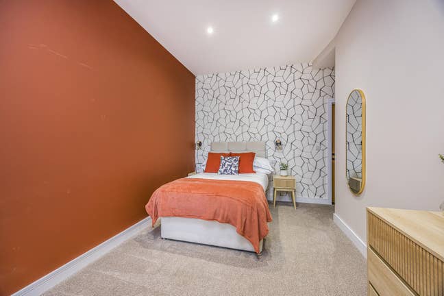 Gorgeous Ensuite Rooms Available in Hilsea Main Photo