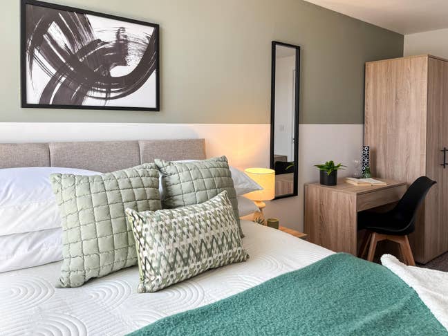 🔥 Brand New En-Suites – Central Bury 💎 Main Photo