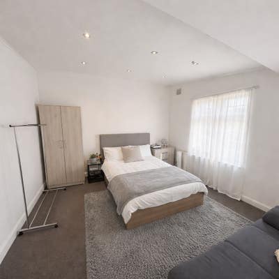 Spacious and Modern Double Room in W12 Main Photo