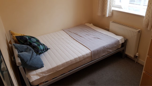 📍Driveway + Garden, 2min Town, 5min Redhill Stn Main Photo