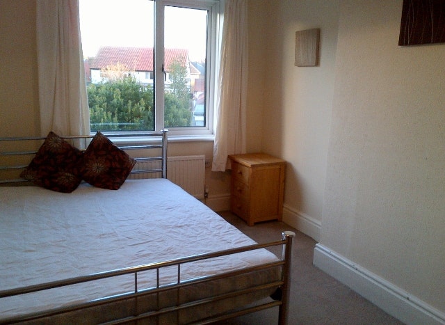 Bognor Regis - Spacious Double Room for One Person Main Photo