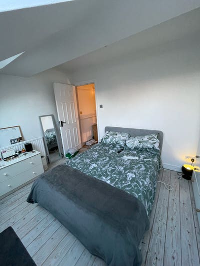 Double Room in Terraced House Share Main Photo