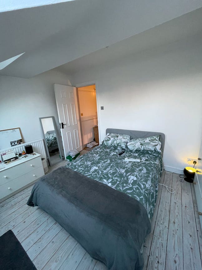 Double Room in Terraced House Share Main Photo