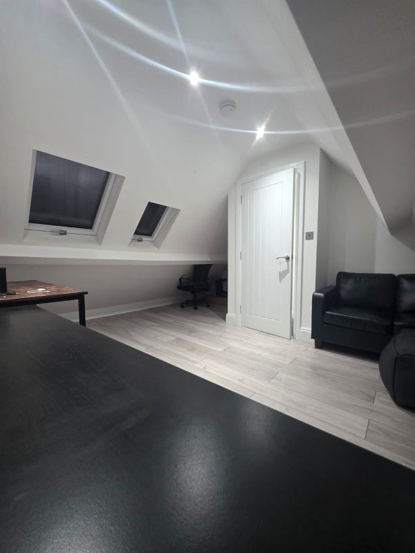 Stylish Furnished 1-Bed Flat Main Photo