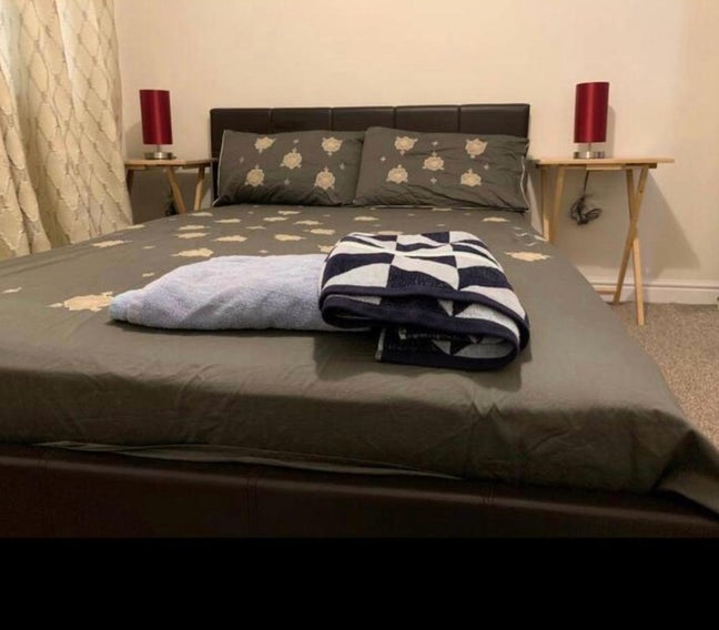 2-Double room is available for rent in - CB22 5FR Main Photo