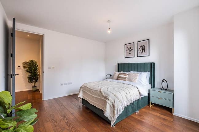 Morden Flat next to London Fields (Buddy Up) Main Photo