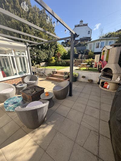 Large room Main Photo