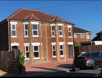 Double Bedsit  with En-Suite and Kitchenette Main Photo