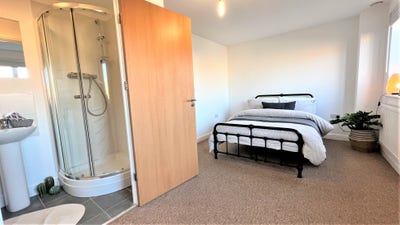 Double Ensuite | Near Whh | Deposit Free Main Photo