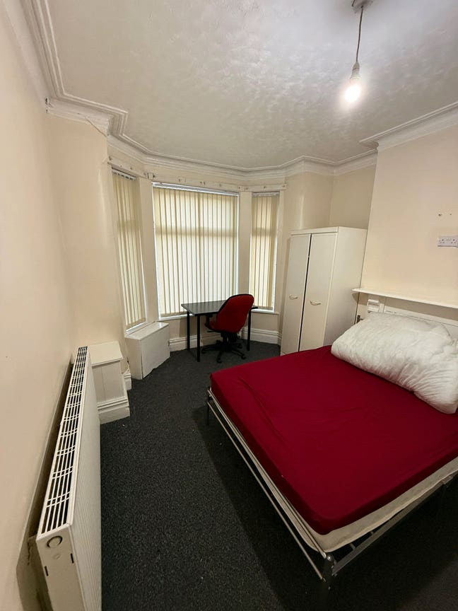 Bedrooms, close to amenities,transport,Uni,Shops Main Photo
